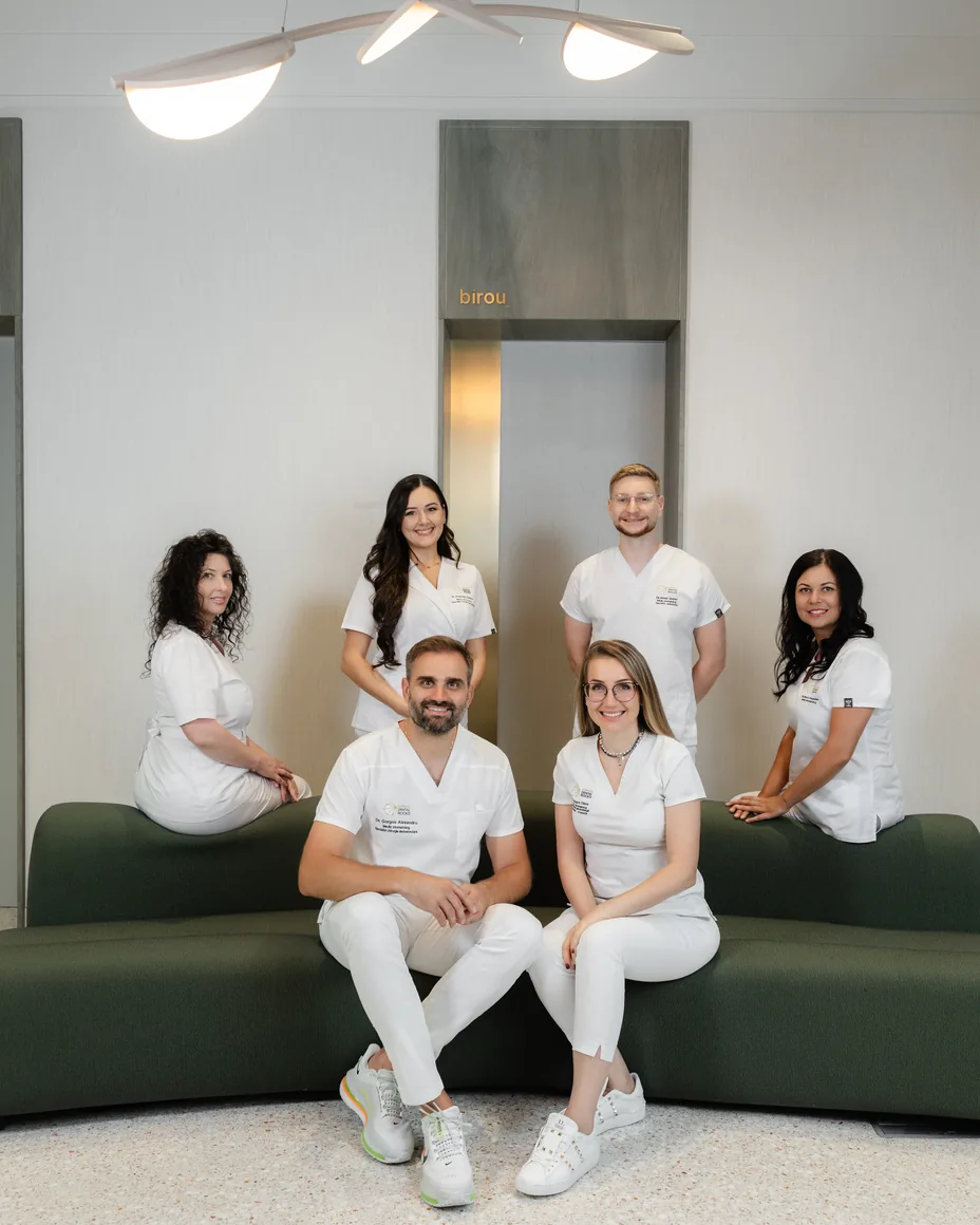 Medicii clinicii Dental Rocks: chirurgie, implantologie, ortodonție, parodontologie și endodonție